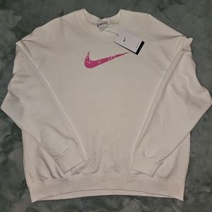 Woman's Nike sweatshirt